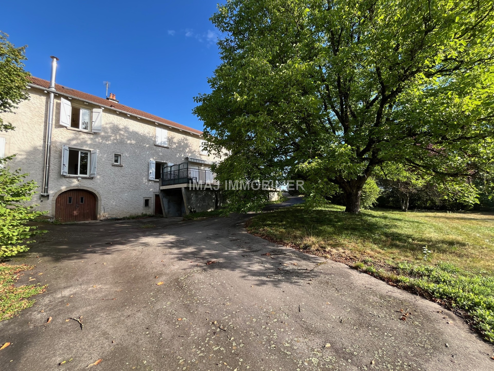 Apartment 6 pièces · 232.00 m² à Hadol