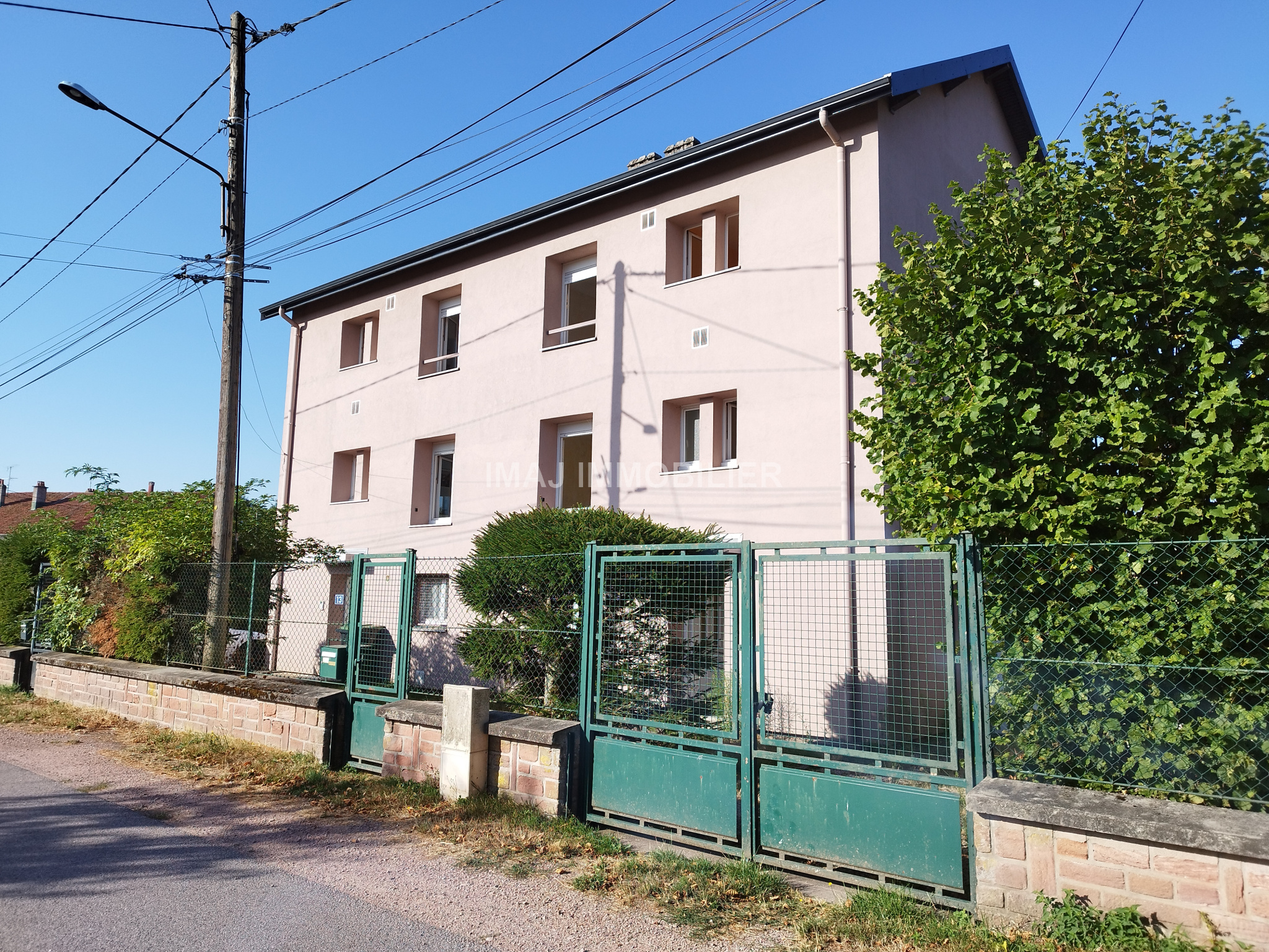 ARCHES - MAISON MITOYENNE DE 87 m2 - GARAGE ET TERRAIN CLOS